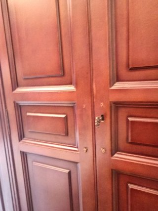 Armario clásico de madera grande