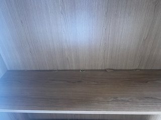 Vitrina de madera y cristal