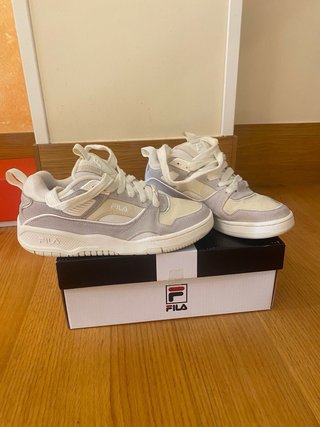Zapatillas Fila Beige y Gris
