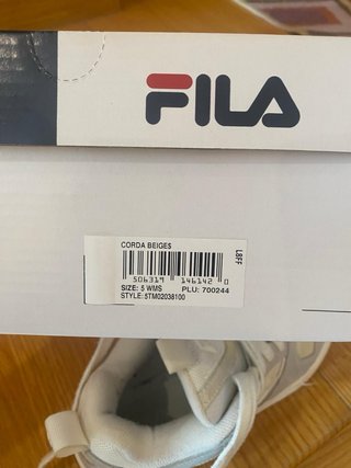 Zapatillas Fila Beige y Gris