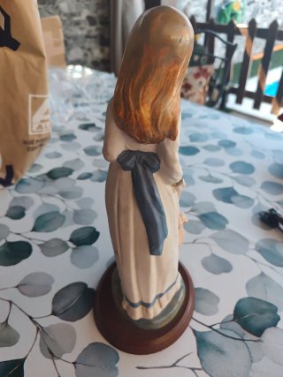 Figura de porcelana niña con paraguas soporte made
