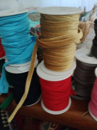 Lote 13 rollos de licra elástica más sueltos vario