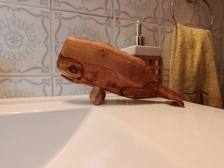 Cachalote de madera de olivo