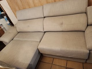 Sofá 3 plazas + 2 puffs gris claro