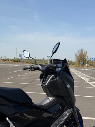 Yamaha NMAX 125 Scooter Negro