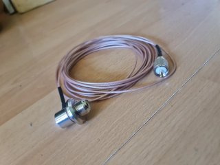 Cable de antena con conectores