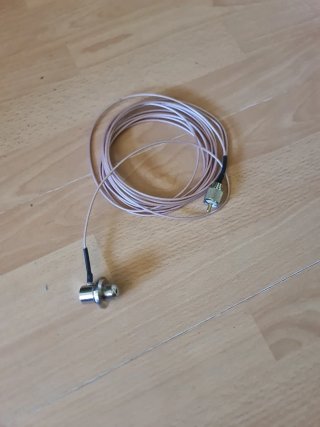Cable de antena con conectores