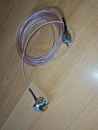 Cable de antena con conectores