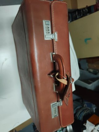 Maletines de piel vintage marrones