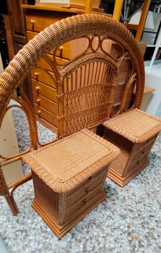 Juego cabezal y 2 mesitas de mimbre