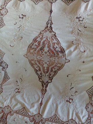 Copriletto antico pizzo Burano a  grappoli