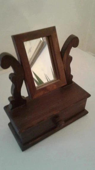 Vecchia scatola portagioie in legno