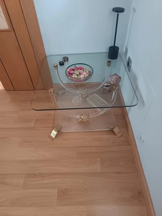 Mesa auxiliar cristal y metal dorado