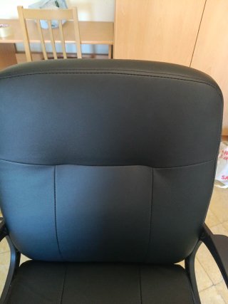 Silla de escritorio negra, cómoda y casi sin uso