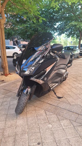 Yamaha TMAX Maxi Scooter Negra