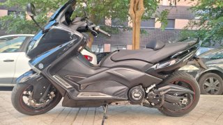 Yamaha TMAX Maxi Scooter Negra