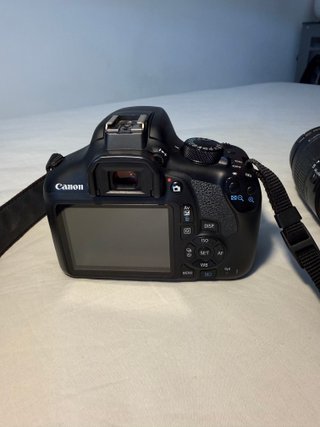 Canon EOS 1300D + Objetivo EF-S 18-55mm