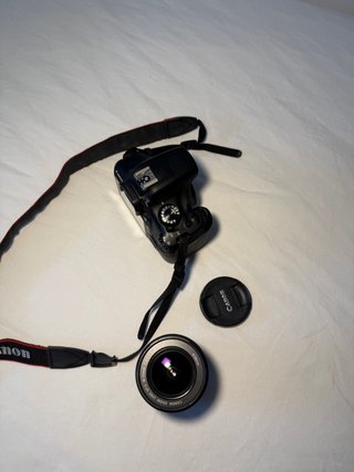 Canon EOS 1300D + Objetivo EF-S 18-55mm