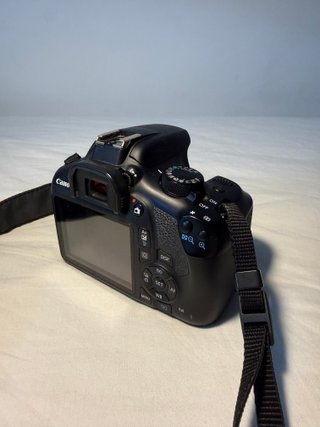 Canon EOS 1300D + Objetivo EF-S 18-55mm