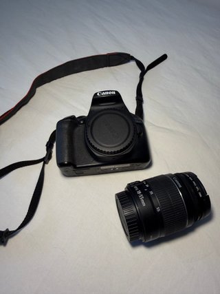 Canon EOS 1300D + Objetivo EF-S 18-55mm