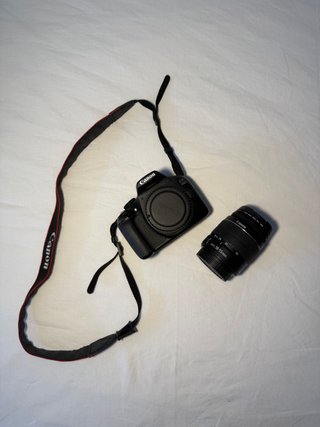 Canon EOS 1300D + Objetivo EF-S 18-55mm
