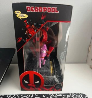 Figura calendario 3D Deadpool unicornio Marvel