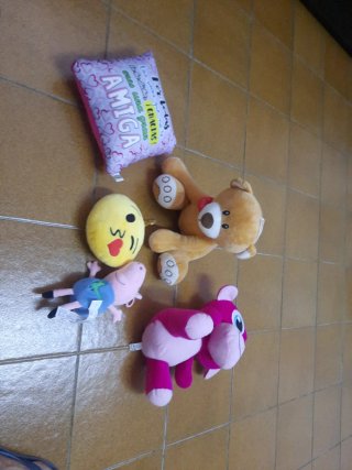 Conjunto peluches infantiles: oso, cerdito, etc.