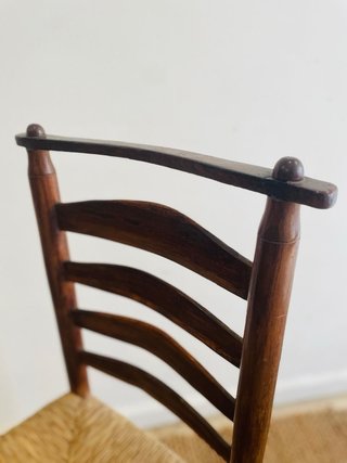 Silla baja antigua francesa