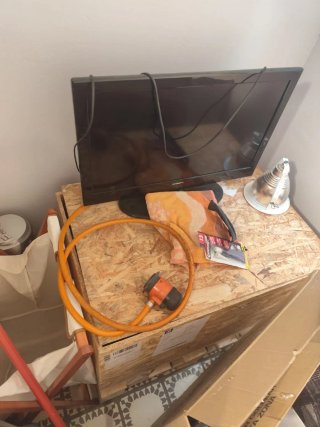 Lote Muebles y Ropa Segunda Mano