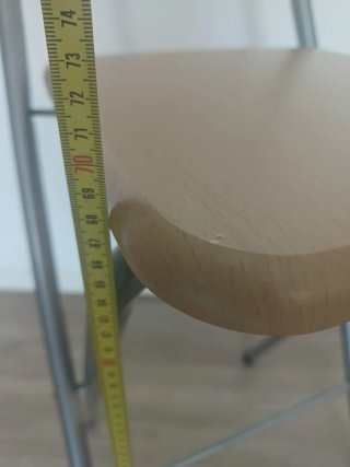 Taburete alto plegable nuevo sin uso.