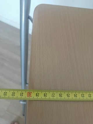 Taburete alto plegable nuevo sin uso.