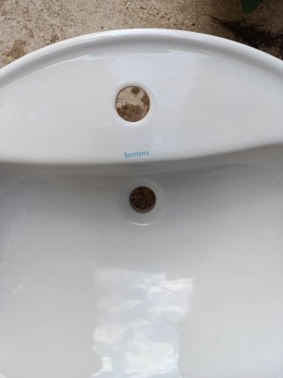 Lavabo y columna de porcelana blanca