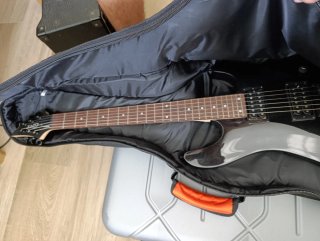 Guitarra Eléctrica CORT KX100 + Ampli Peavey