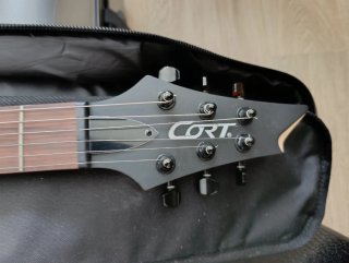 Guitarra Eléctrica CORT KX100 + Ampli Peavey