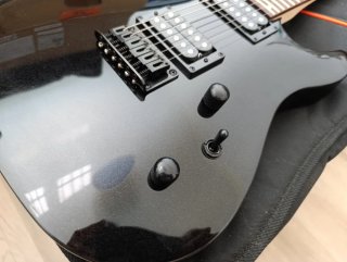 Guitarra Eléctrica CORT KX100 + Ampli Peavey
