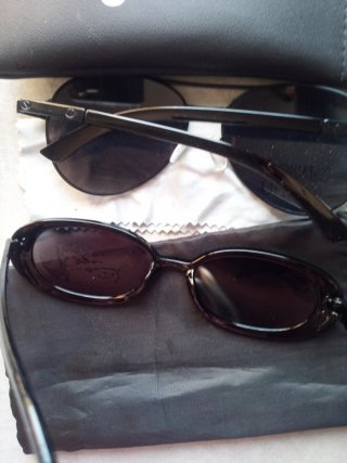 Lote 2 Gafas de Sol una de Jim Negras