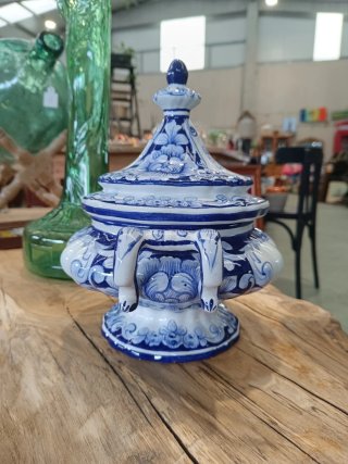 Sopera antigua pintada a mano