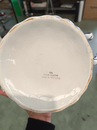Sopera antigua pintada a mano