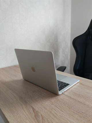 MacBook Pro 2018 Plata