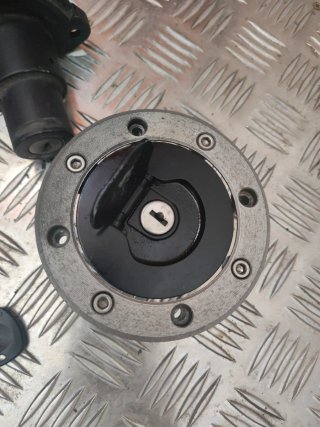 (000506)Cerraduras  Hyosung GV 125/250