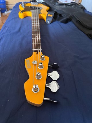 Bajo Eléctrico Mark Bass PB + Accesorios