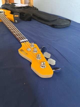 Bajo Eléctrico Mark Bass PB + Accesorios