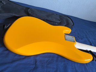 Bajo Eléctrico Mark Bass PB + Accesorios