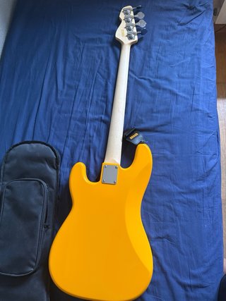 Bajo Eléctrico Mark Bass PB + Accesorios