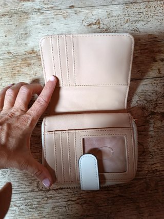 Portafoglio Guess bianco trapuntato
