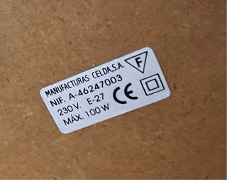 Lámpara de mesa base madera roble. Marca CELDA