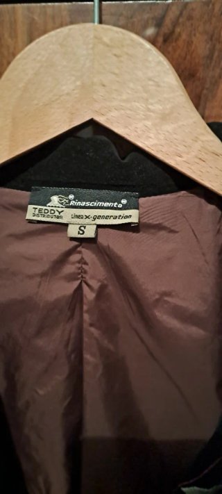 Chaquetón negro bordado mujer
