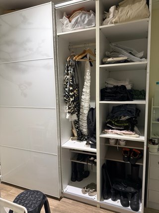 Armario blanco con puertas correderas super amplio