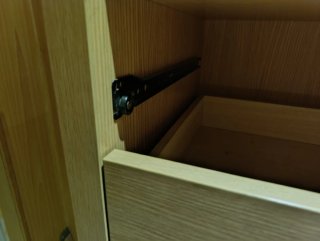 Cómoda de dormitorio con cajones