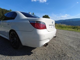 BMW M5 E60 V10
